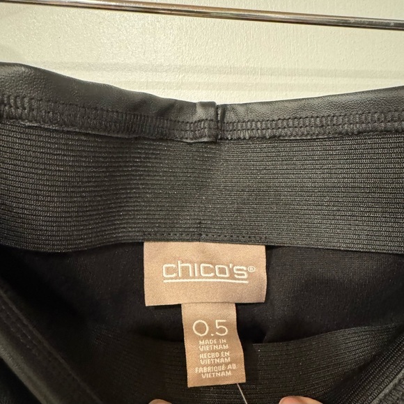 Chicos Faux leather pant. Black. Size 0.5 - Picture 9 of 12
